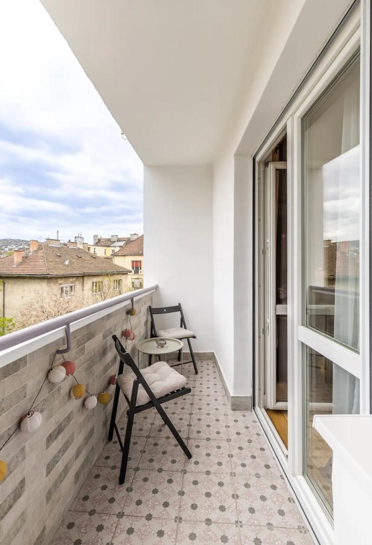 Elegant Escape By Buda Castle For Pleasure Seekers Будапеща Екстериор снимка