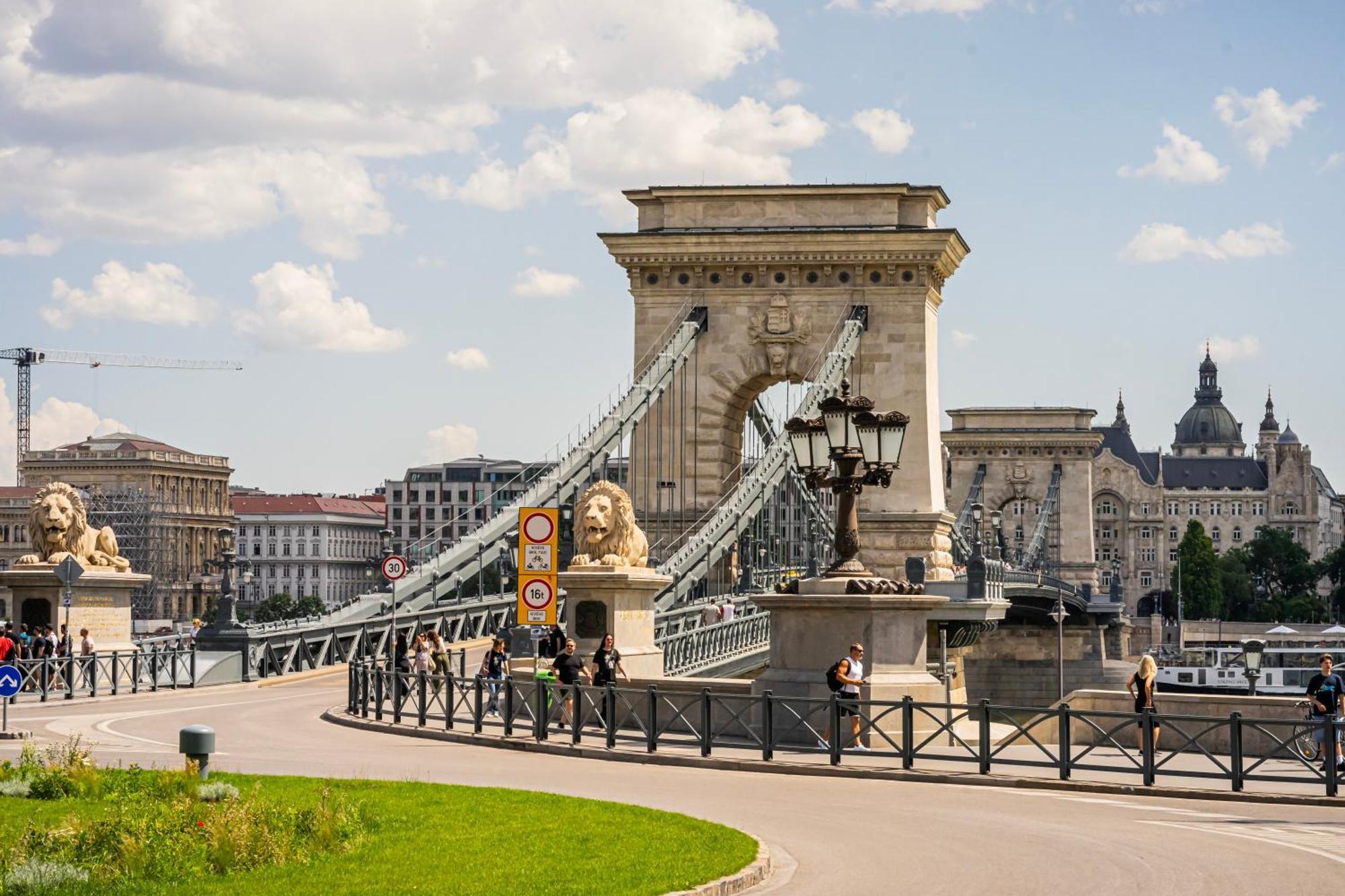 Elegant Escape By Buda Castle For Pleasure Seekers Будапеща Екстериор снимка