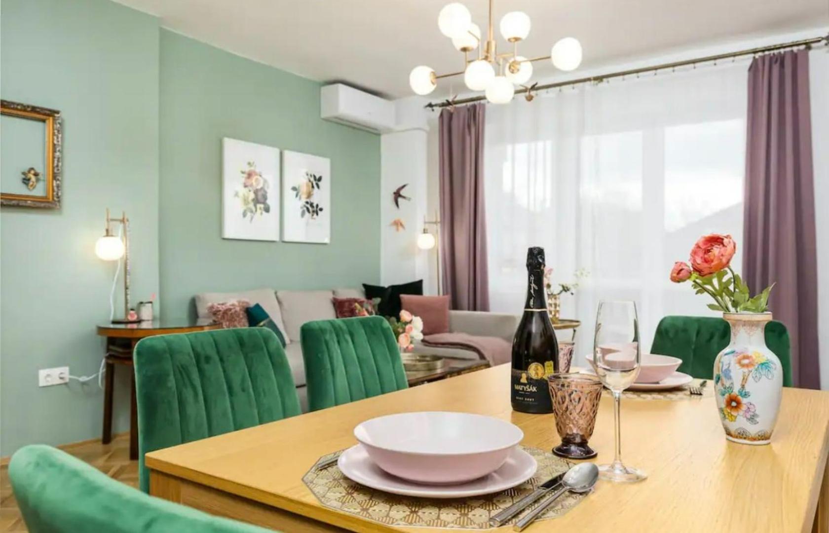 Elegant Escape By Buda Castle For Pleasure Seekers Будапеща Екстериор снимка